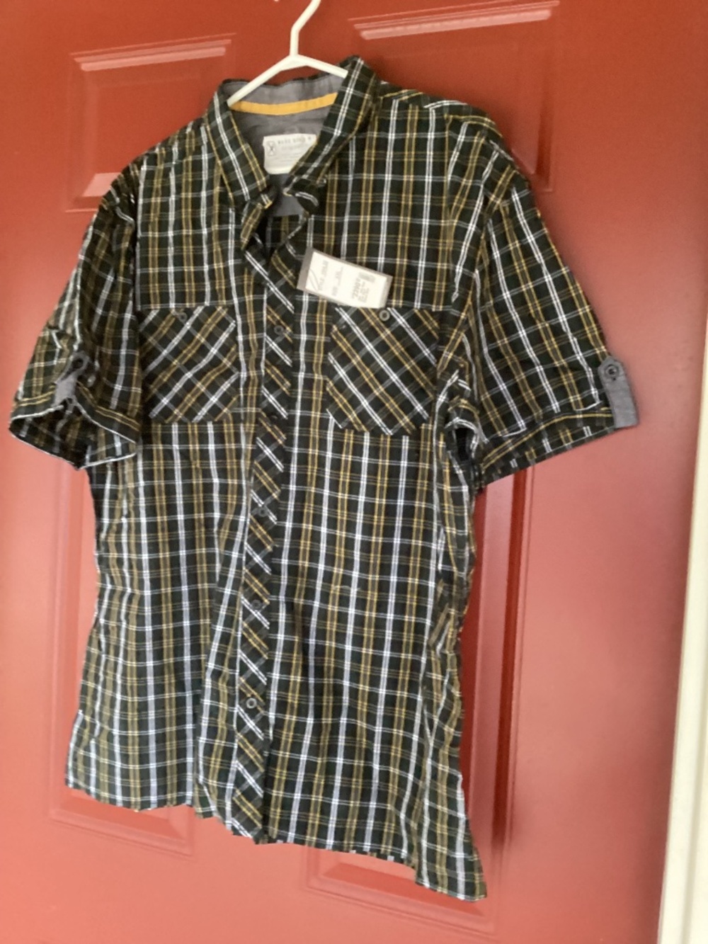 NWT / MARC ECKO Men’s Plaid Button Dow / Short Sleeve